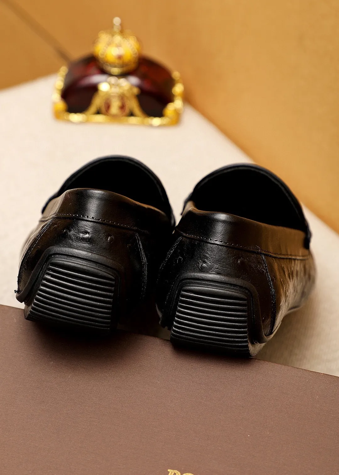 Men's Men's Shoes 💰: 420 💐BV Men's Slip-on Shoes® [BOTTEGA VENETA] Official website counter new model, one-to-one mold opening ⚠Italian calfskin embossed ➕Cow 🐂 leather lining. Driving slip-ons, available at counters, sizes 39-44 (38.45🉑️customized)